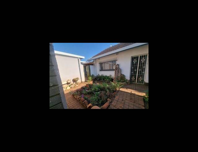4 BEDROOM HOUSE FOR SALE IN SINOVILLE